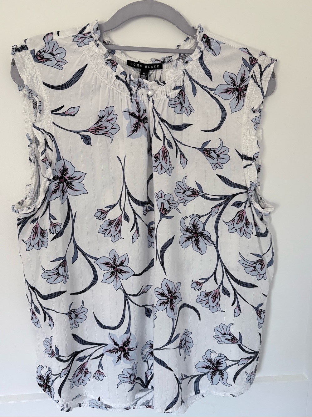 Como Black White Sleeveless Blue Floral Blouse - NWOT